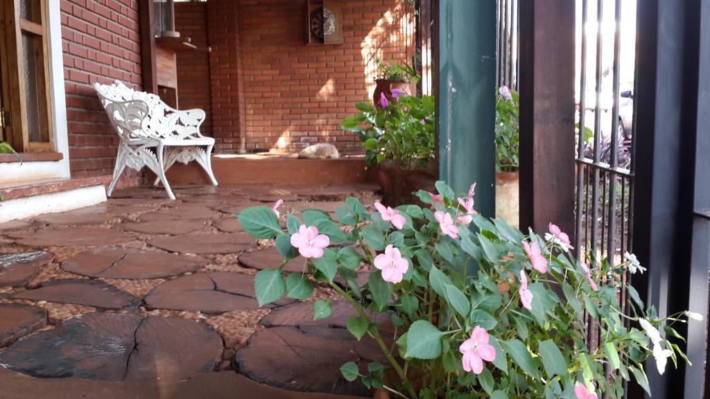 Bed and Breakfast Folks Iguazu - Casa De Huespedes Puerto Iguazú Exterior foto