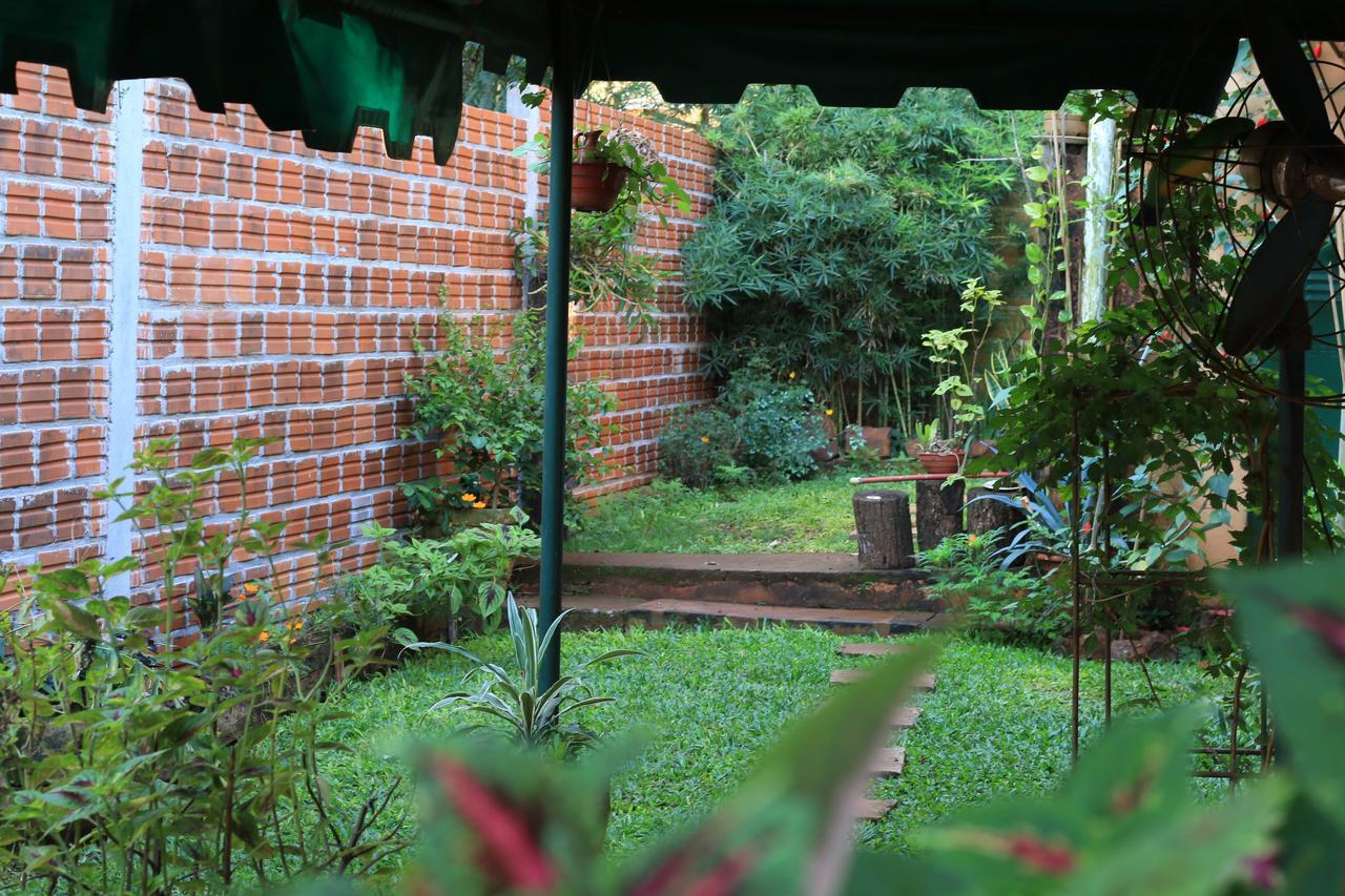 Bed and Breakfast Folks Iguazu - Casa De Huespedes Puerto Iguazú Exterior foto